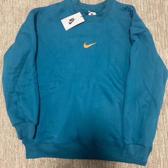 Nike Sweaters 🐣 - Picture 2 of 7